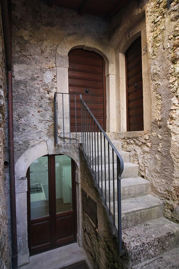 Casa Ladyhawke Apartment Santo Stefano Di Sessanio Bagian luar foto