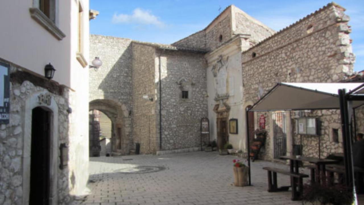Casa Ladyhawke Apartment Santo Stefano Di Sessanio Bagian luar foto